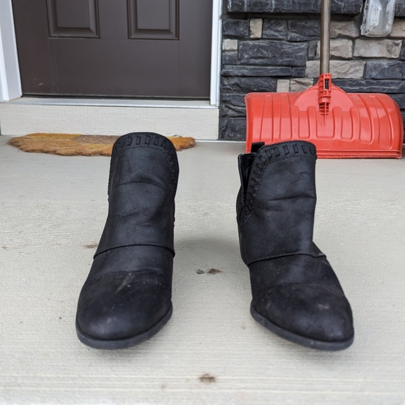 Heeled Boots Size 9 - Picture 2 of 2